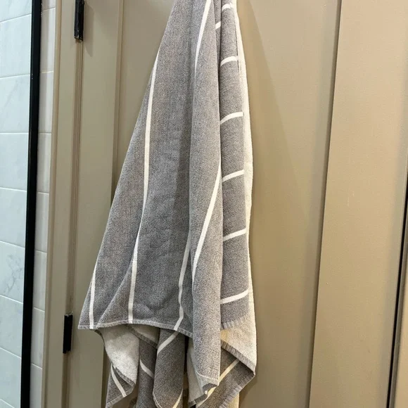 Parachute Foute Stripe Bath Towels 2 NEW Bath